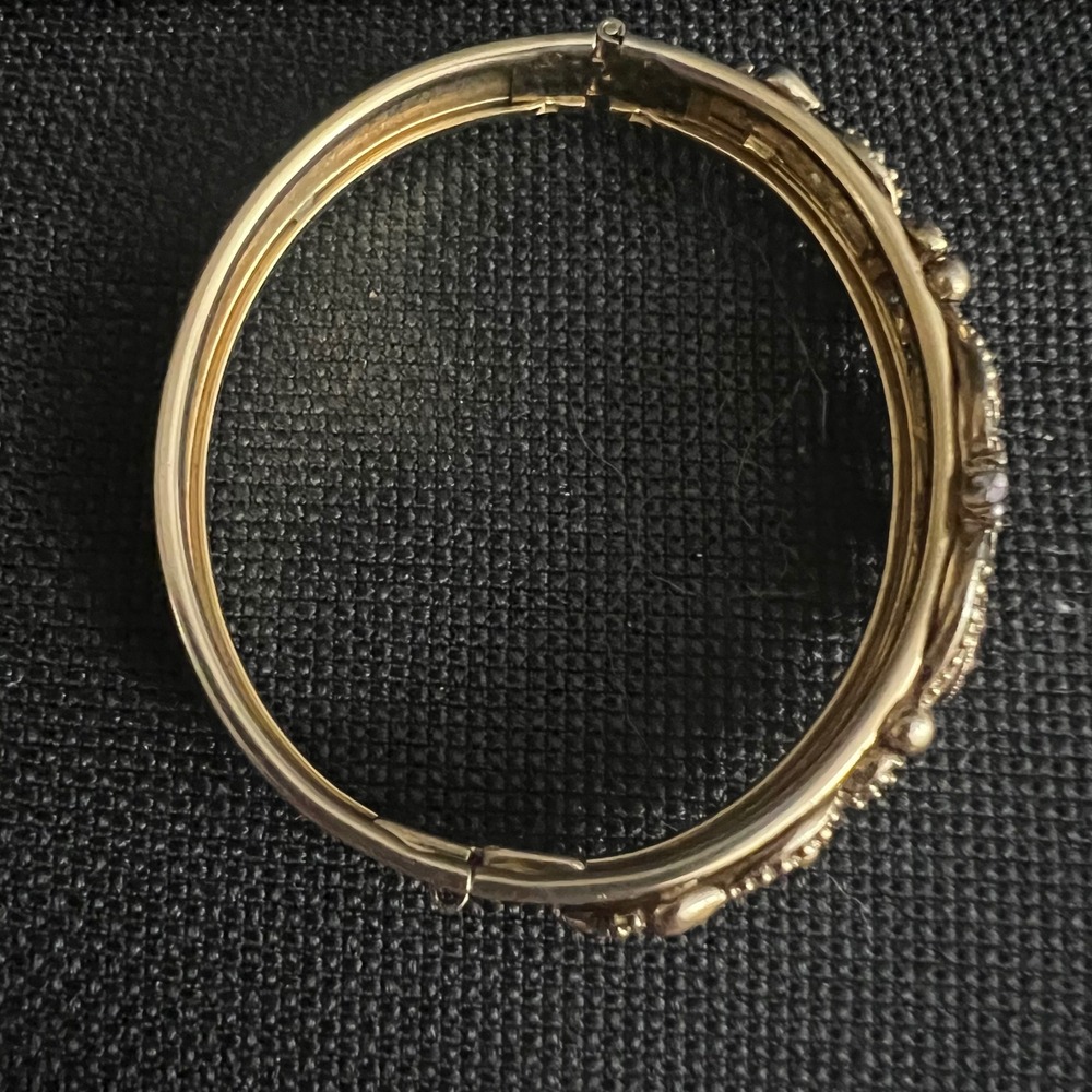 Avon Vintage Gold Tone Purple Rhinestone Pearl Hinged Bangle Bracelet Victorian - Picture 7 of 9